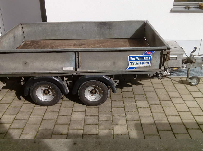 2432 Anhänger mit Rampe