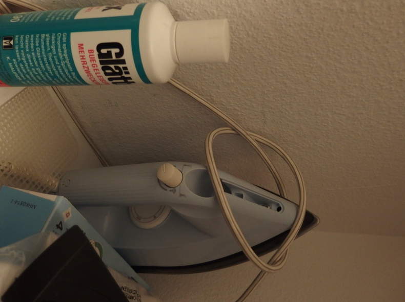 Bügeleisen und Bügelbrett mieten - Sharely