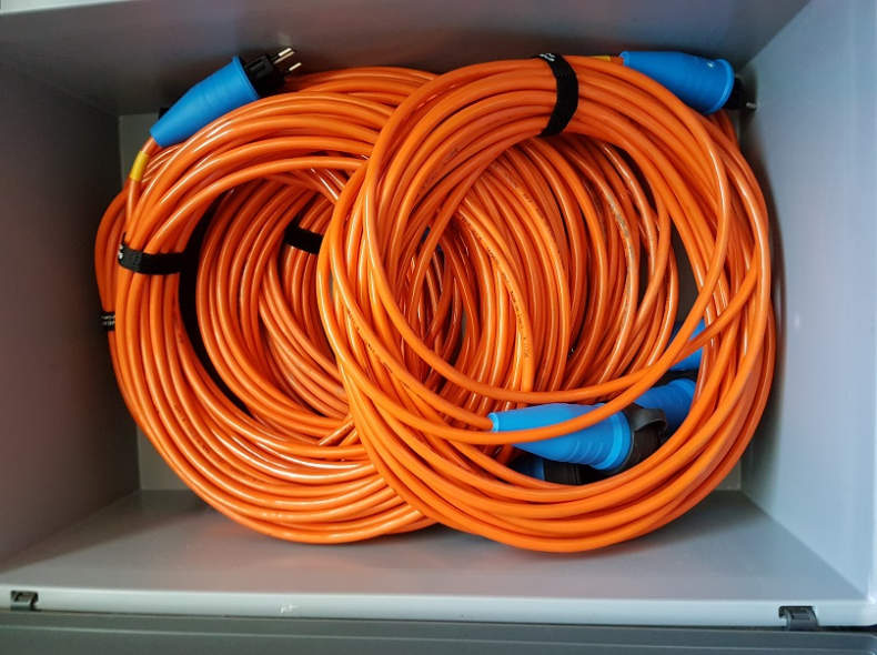 5811 Kiste PUR Verlängerungskabel 230V