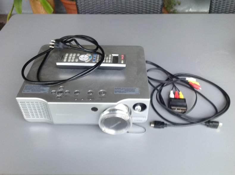 25324 Beamer Panasonic HD