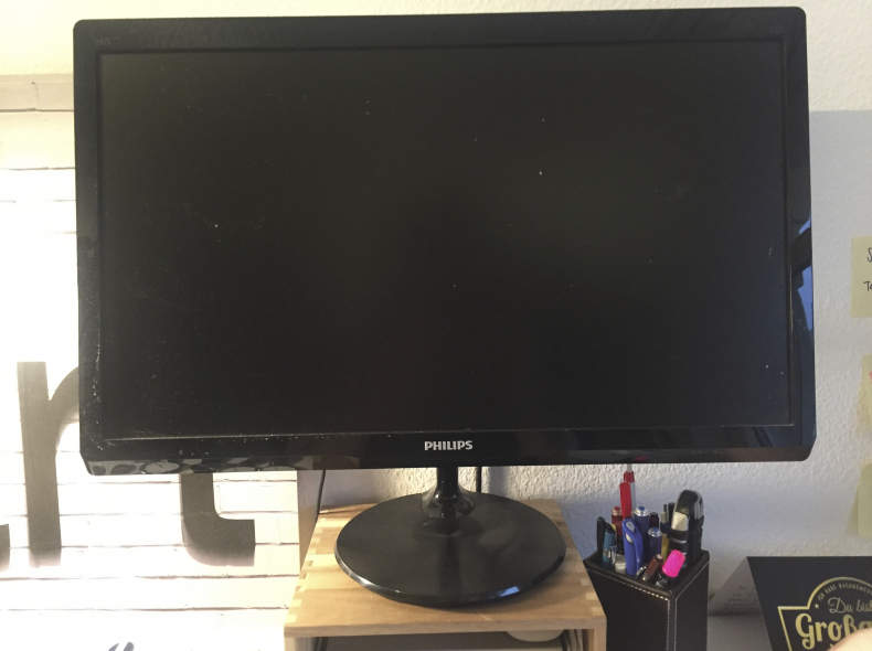 6905 Bildschirm mit HDMI Anschluss