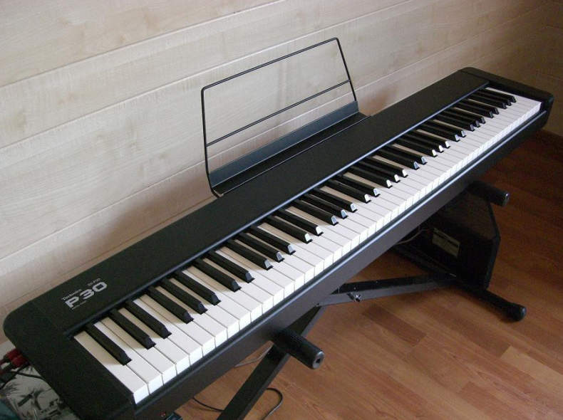 7020 E-Piano