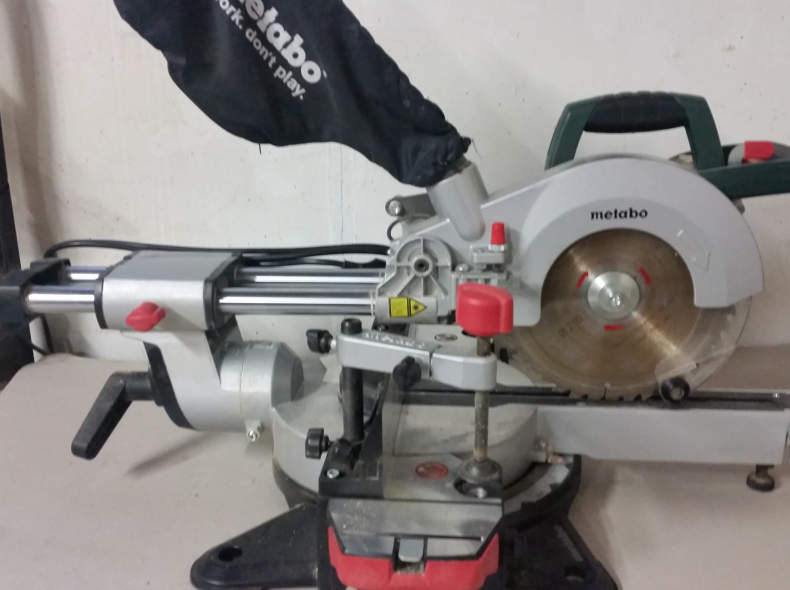 8382 Kappsäge auch für Laminat