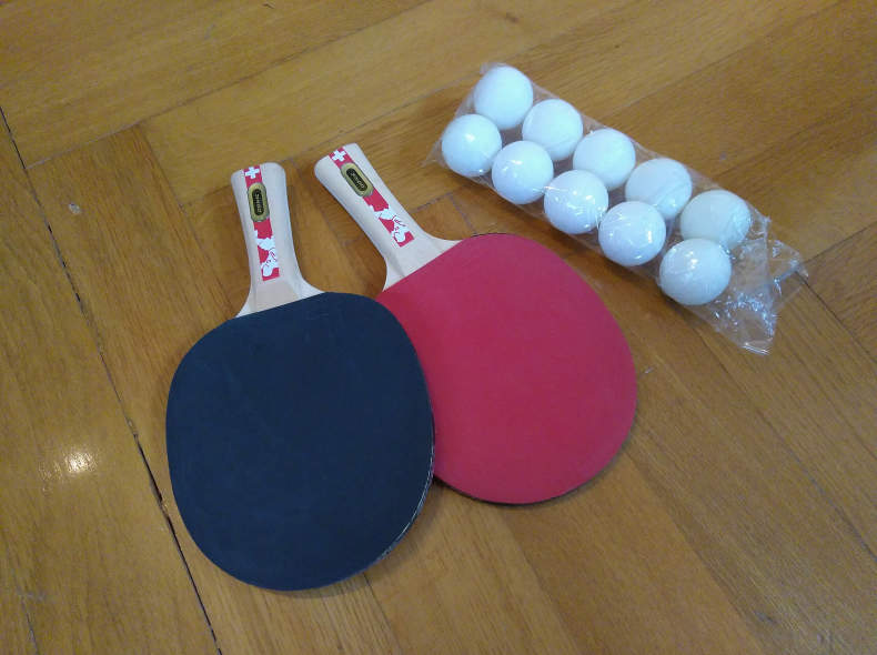 9219 2 PingPong Schläger mit Bällen