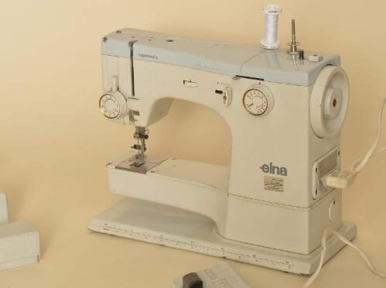10004 Nähmaschine, Elna Supermatic