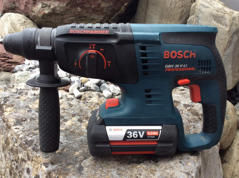 10166 BOSCH AKKU-SPITZ- UND BOHRHAMMER