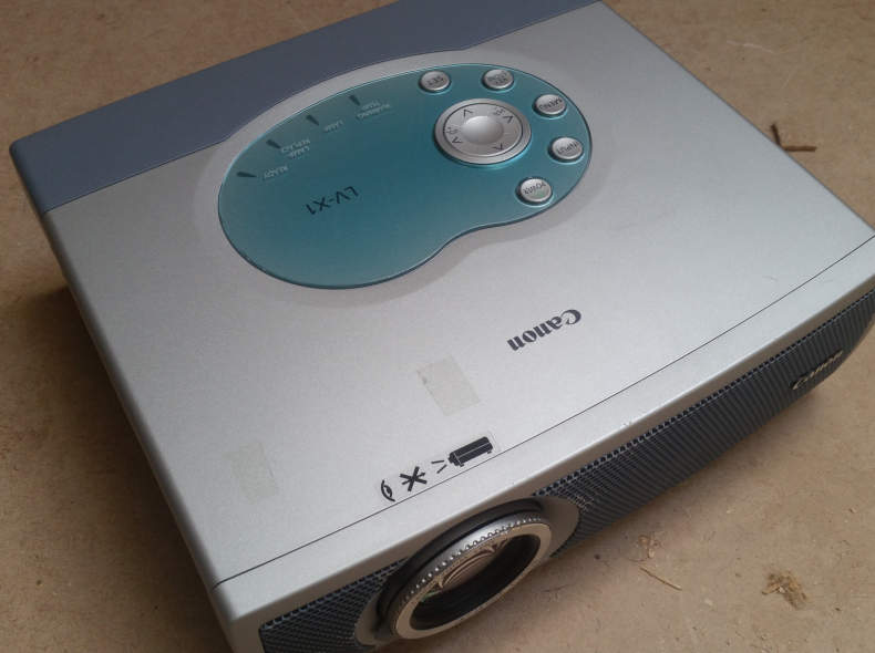 10521 Beamer Canon LV-X1