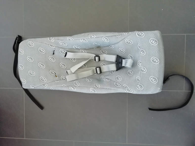12302 Veloanhänger Babyschale von 0-9 Mte