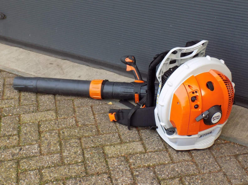 13060 Stihl BR700 Laubblaser