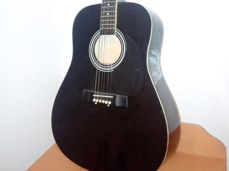 13849 Akustische, spanische Gitarre :) ..