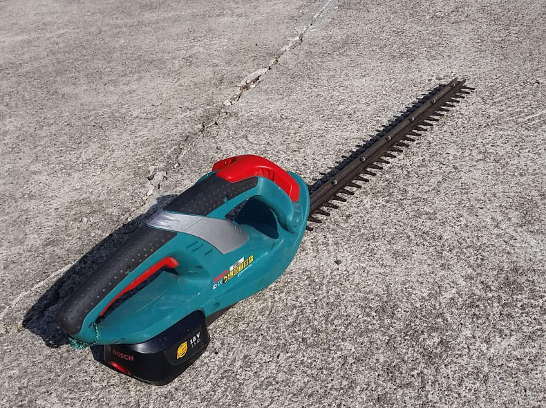 14437 Akku Heckenschere mit 2 Akkus