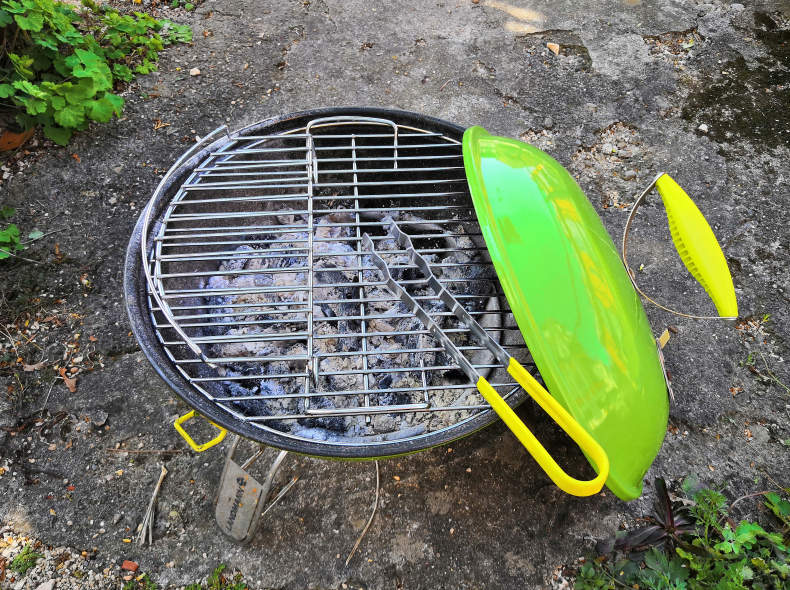 14968 Kleiner portabler Kugelgrill