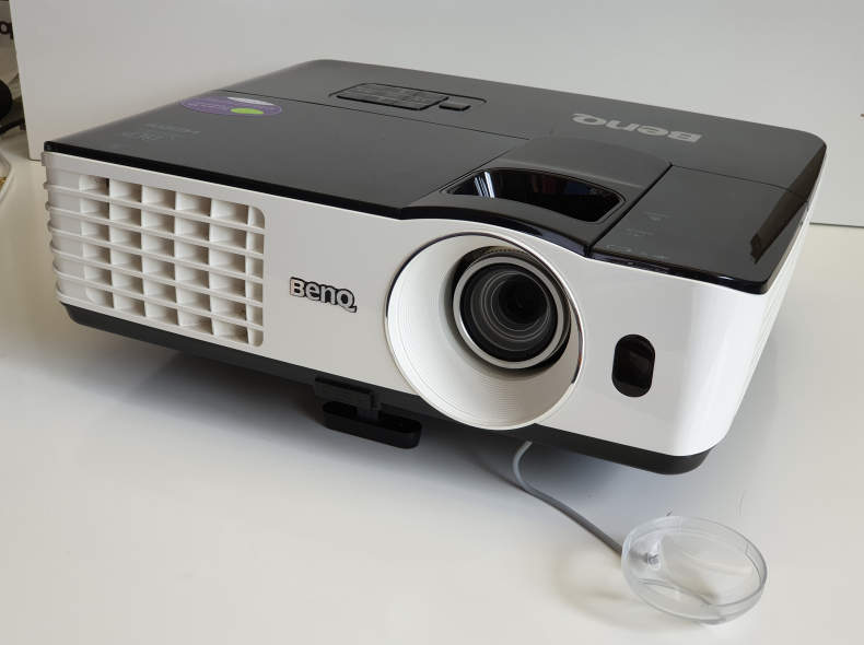 15071 Benq Beamer, FullHD, 3D, sehr hell!