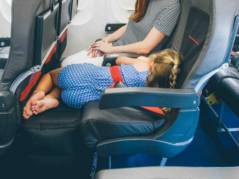 15800 Plane Pal - Flugzeugskissen