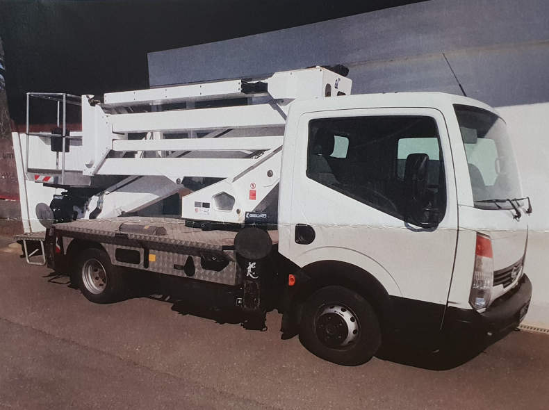 18534 Arbeitsbühne Nissan Cabstar F24