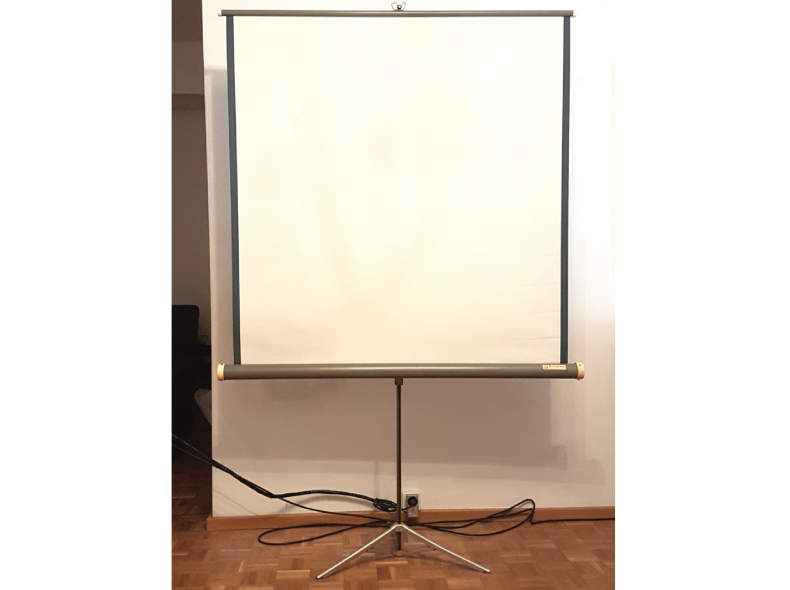 10832 Leinwand mit Stativ