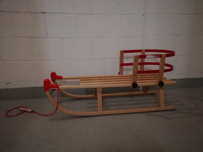 19636 Holzschlitten mit Sitz für ein Kind