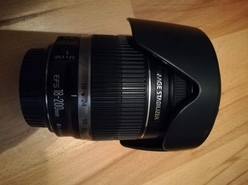19640 Canon 18-200mm