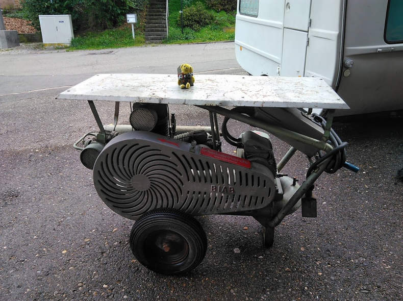 19905 Kompressor / Baukompressor