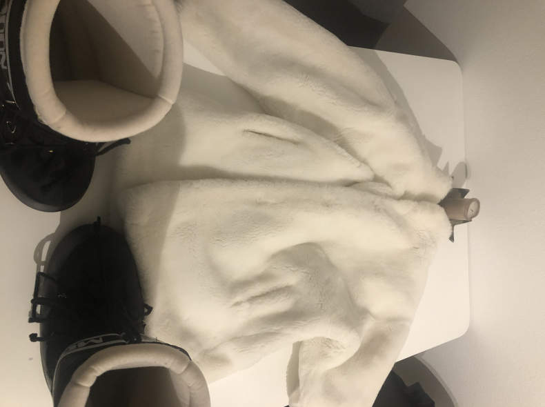 21122 Moonboots,Fellmantel,Kostüm