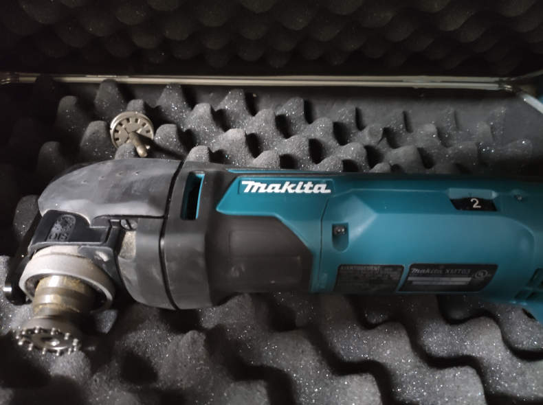 22009 Multitool Akku Makita XMT03