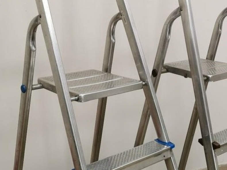 22021 Alu-Stehleiter, Alu-Treppe