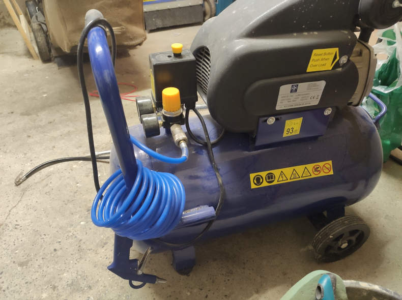 22051 Druckluft Kompressor
