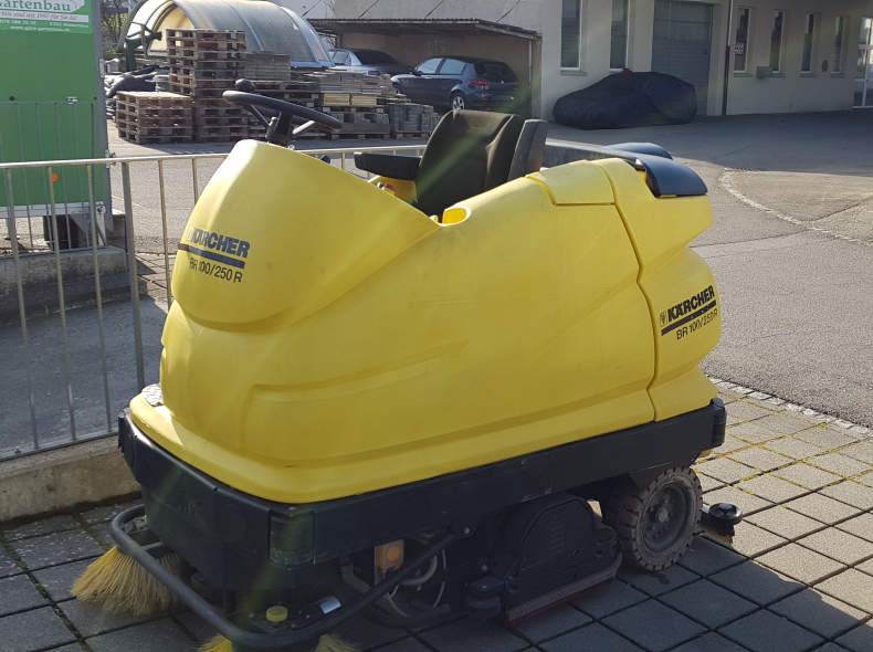 22150 Scheuersaugmaschine Kärcher