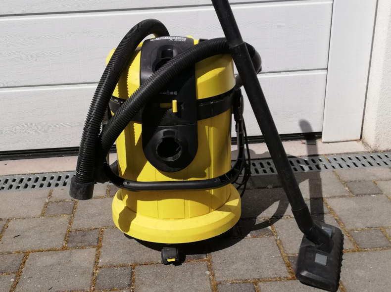 22337 Kärcher A2504 Nass-/Trockensauger