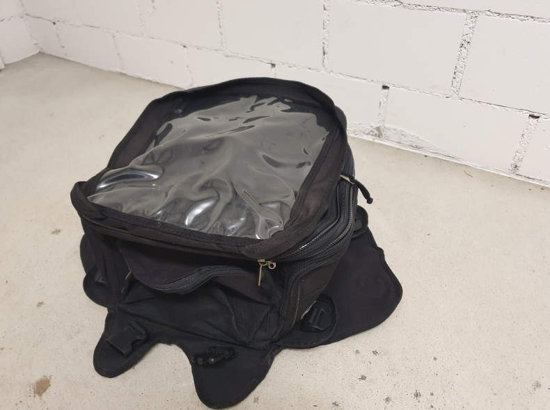22383 Tankrucksack und Gepäckrolle