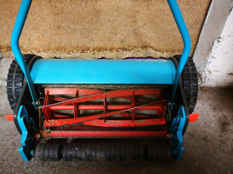 Rasenmäher manuel ohne Strom mieten - Sharely