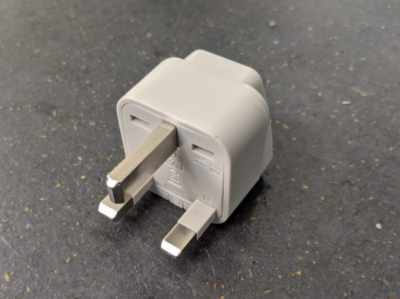 22542 Adapter (Typ G BS 1363)