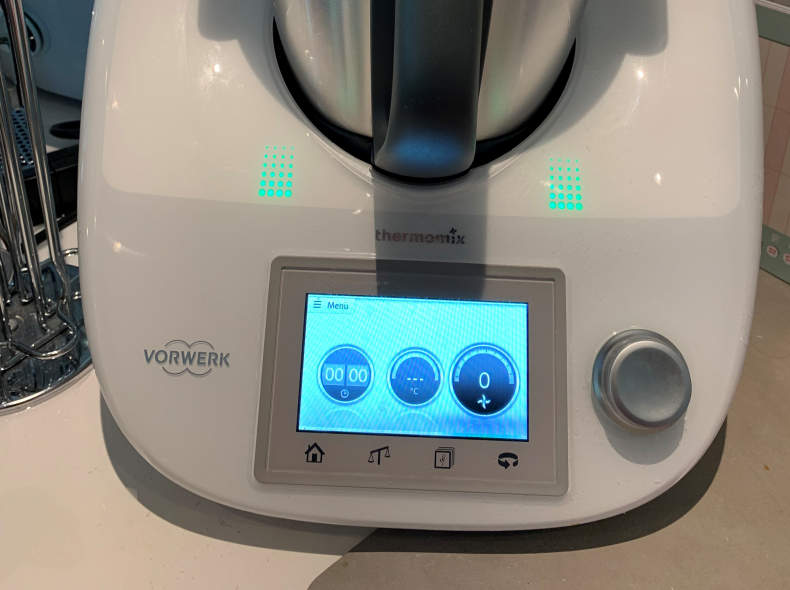 22546 Thermomix TM5 inkl. Kochbuch-Chip