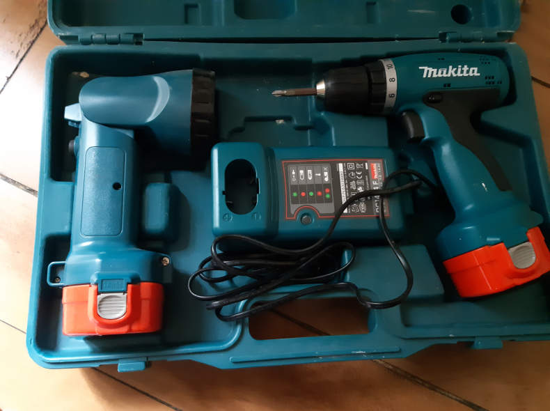 23030 Akku-Bohrschrauber Makita 6270D
