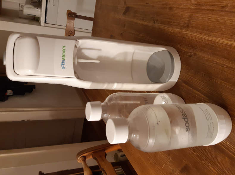 23051 Soda Stream und 2 Flaschen