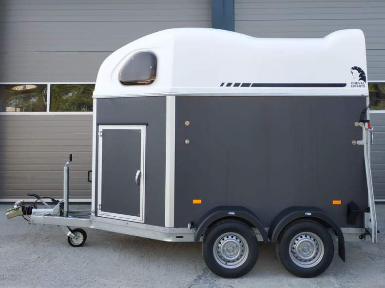 23265 Pferdeanhänger Transporter