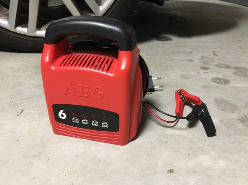23282 Ladegerät für Autobatterie