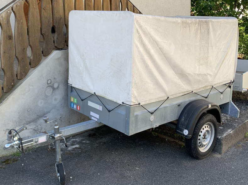 Anhänger 750 Kg mit Abdeckblache mieten - Sharely