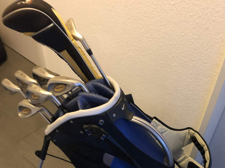 23737 Golfcaddy mit Schläger-Set