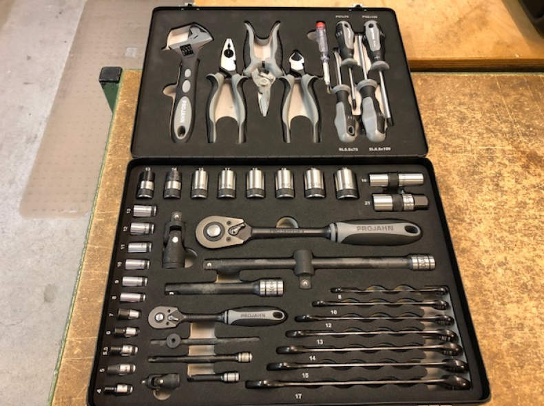 24274 Werkzeugkofffer Blackline