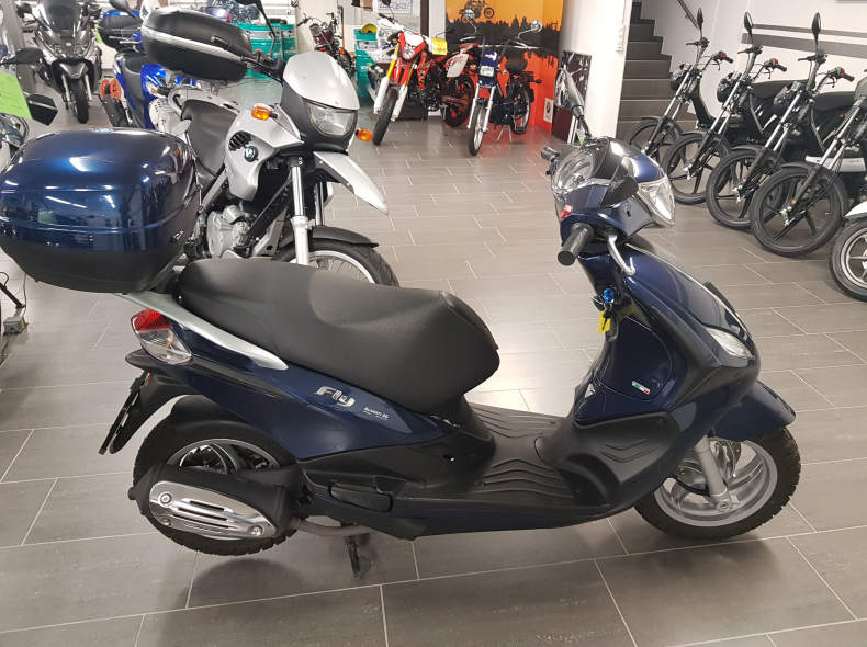 24334 Roller Piaggio Fly