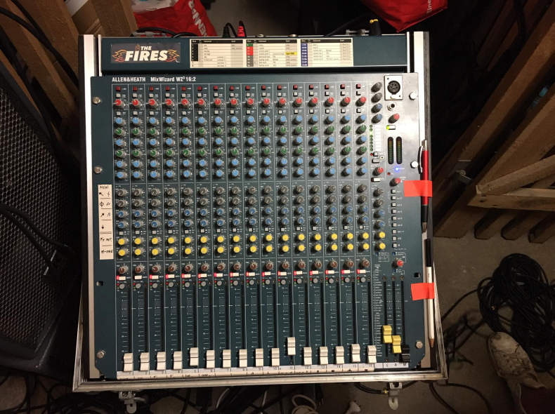 24501 Allen & Heath MixWizard3 16:2