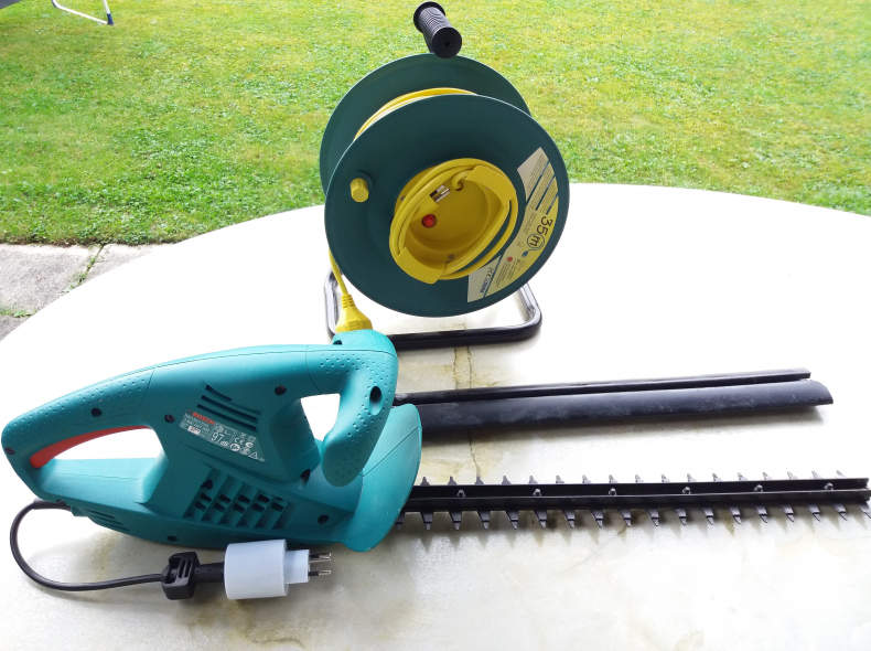 26633 Heckenschere Bosch und Kabelrolle