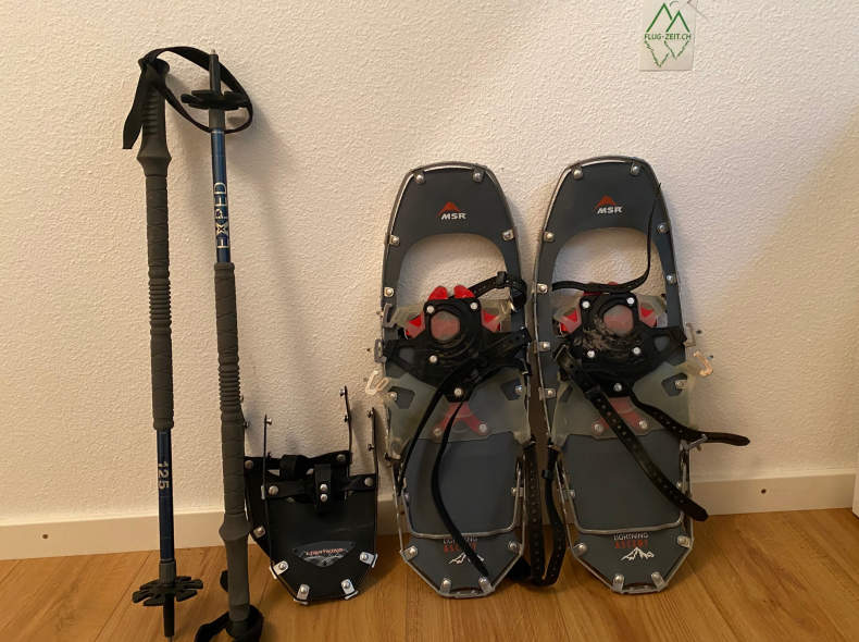 7784 Schneeschuhe, mit Stöcken