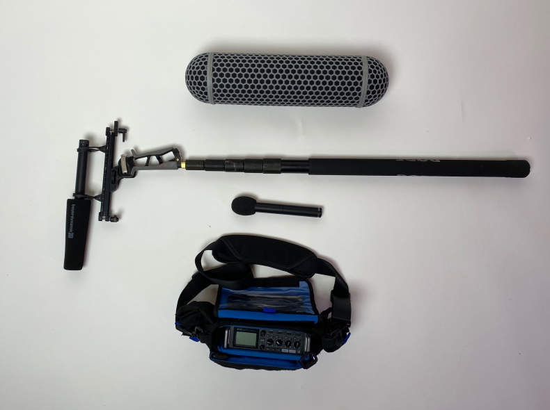 27035 Zoom F4 Recorder