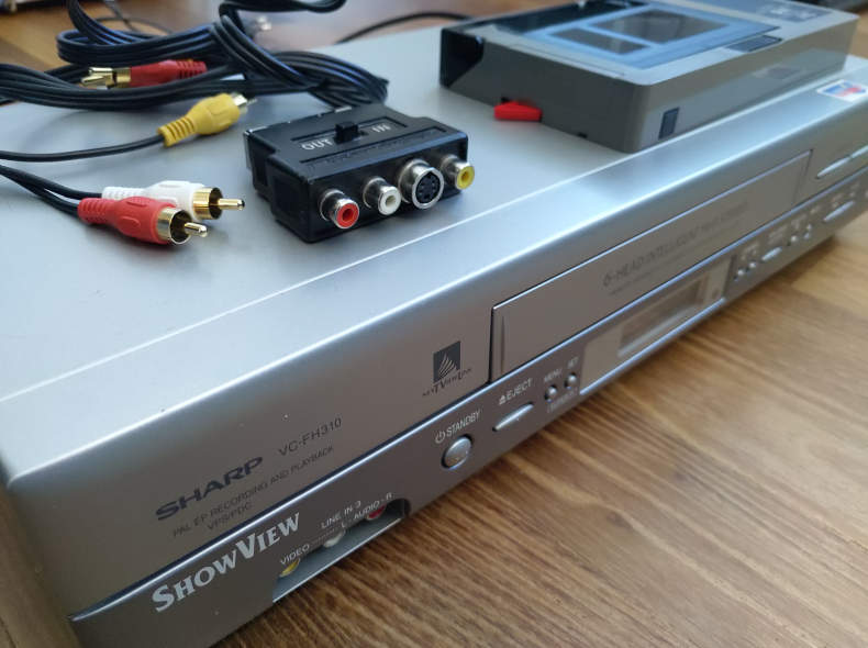 27449 VHS Video Recorder