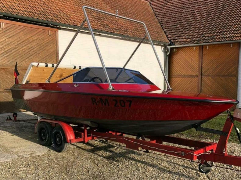 27452 Motorboot 140PS mit Wakeboard Turm