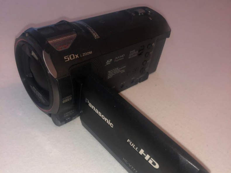 27903 Videokamera Panasonic V777