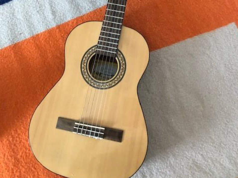 27999 Kindergitarre 1/2
