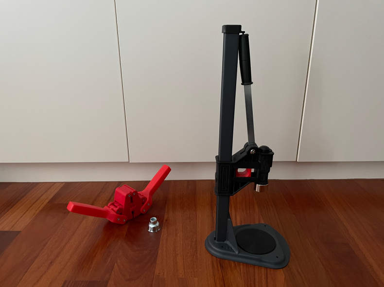 28442 Kronkorkapparat, bottle capper